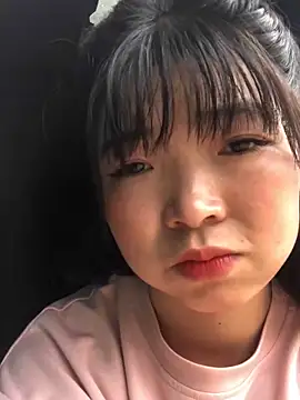 Snapshot of cuty_lusy chatting on April 2026 04:04:01 AM cuty lusy online show from April 2026 04:04:01 AM