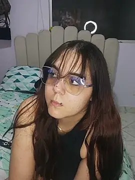 Snapshot of its_lauu_ chatting on February 2026 03:48:01 AM its lauu online show from February 2026 03:48:01 AM