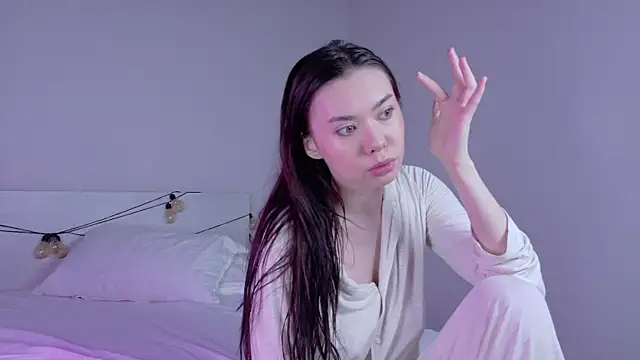 gwenonl1ne online show from April 2026 01:06:01 PM