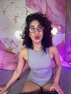 Woo isDaphne online show from April 2026 10:59:02 PM