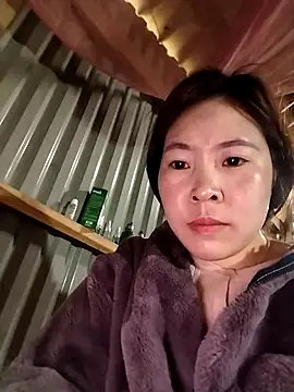 Yiyoongg online show from February 2026 01:24:02 AM