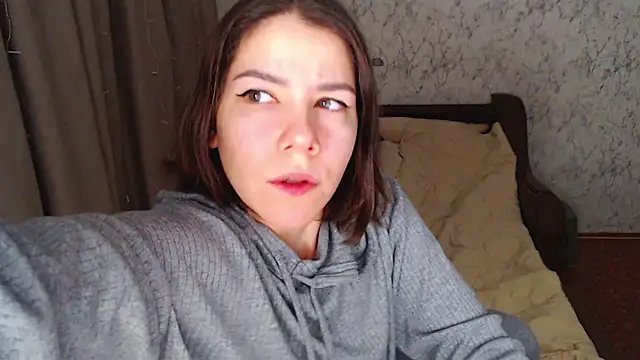 Snapshot of AdelMauds chatting on February 2026 06:14:01 PM AdelMauds online show from February 2026 06:14:01 PM