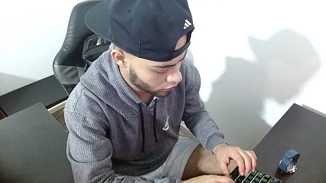 Xanderstone00 online show from February 2026 06:28:02 AM