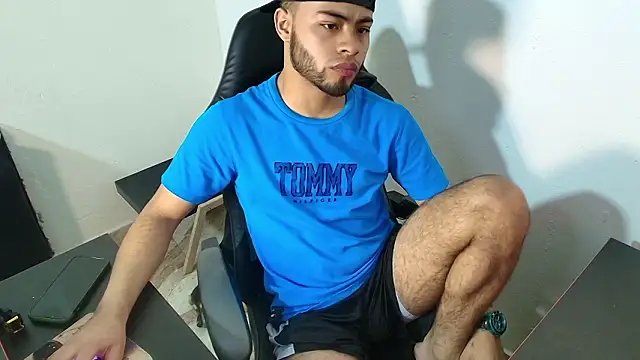 Xanderstone00 online show from February 2026 06:48:01 PM