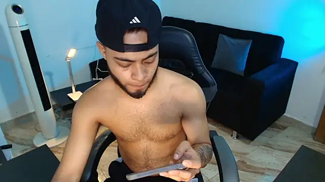 Xanderstone00 online show from March 2026 05:07:01 PM