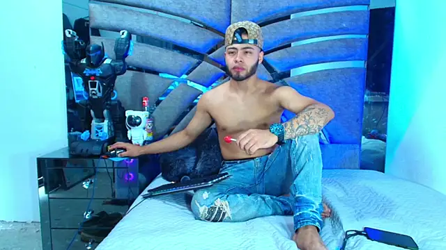 Xanderstone00 online show from June 2026 07:25:01 PM