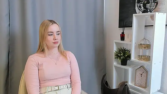 IvetteLabore online show from February 2026 01:15:01 PM