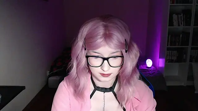 LunaXcherry online show from March 2026 06:15:02 PM