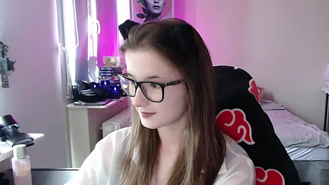 LunaXcherry online show from June 2026 04:38:02 PM