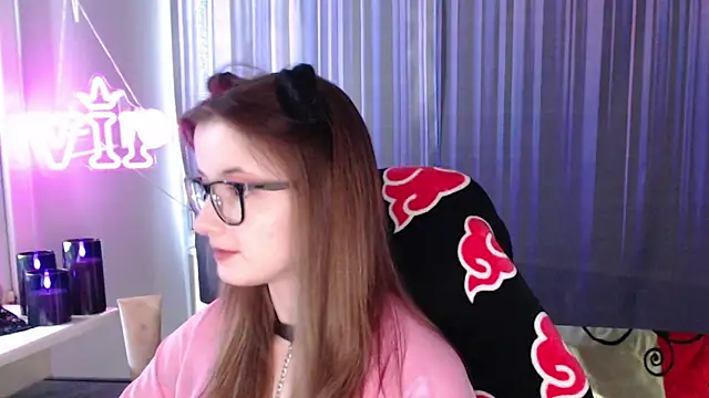 LunaXcherry online show from June 2026 04:37:02 PM