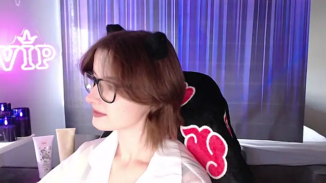 LunaXcherry online show from July 2026 04:39:33 PM