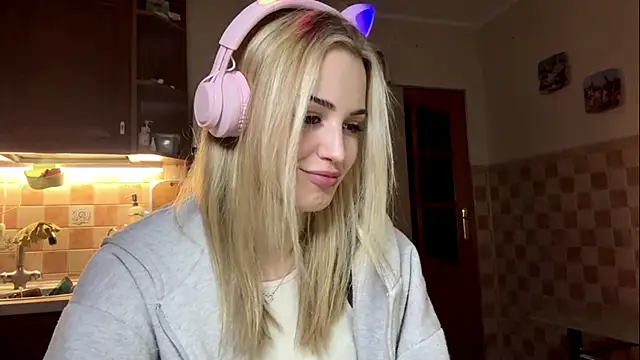 Snapshot of Evva_mayy chatting on February 2026 04:49:02 PM Evva mayy online show from February 2026 04:49:02 PM