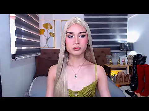 Snapshot of JuicyCockThea chatting on May 2026 03:33:01 AM JuicyCockThea online show from May 2026 03:33:01 AM