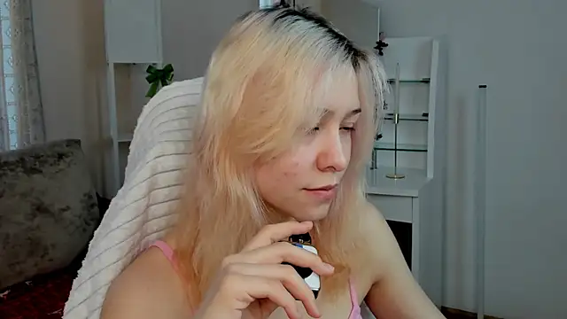 EmilyTrase online show from April 2026 01:25:01 AM