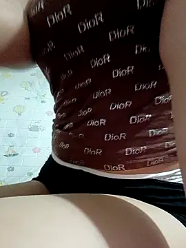 Snapshot of Ella_lee18 chatting on February 2026 09:11:01 PM Ella lee18 online show from February 2026 09:11:01 PM