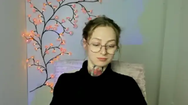 Esmi Winter online show from April 2026 05:55:01 PM