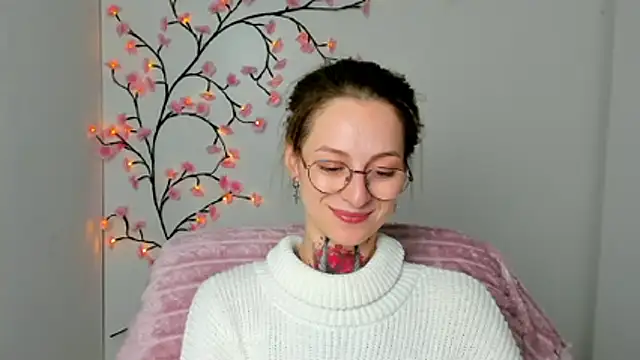 Esmi Winter online show from April 2026 11:14:02 AM