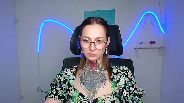 Esmi Winter online show from May 2026 11:48:02 AM
