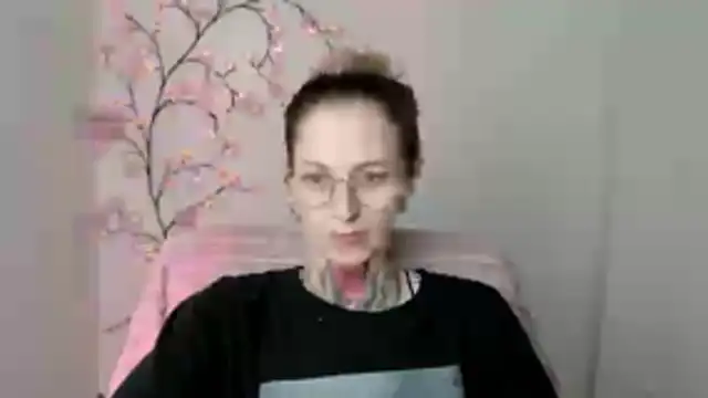 Esmi Winter online show from May 2026 05:54:01 PM