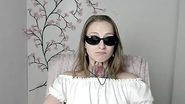 Esmi Winter online show from July 2026 11:36:02 AM