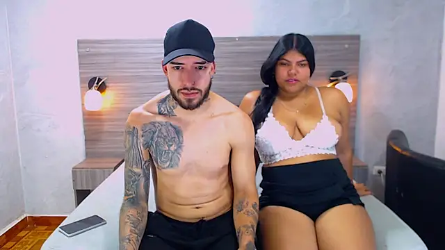 Paulina And Tayron online show from February 2026 07:40:01 PM