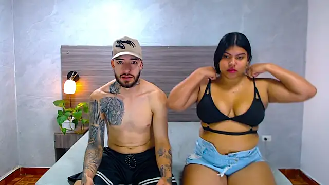 Paulina And Tayron online show from February 2026 12:46:02 PM