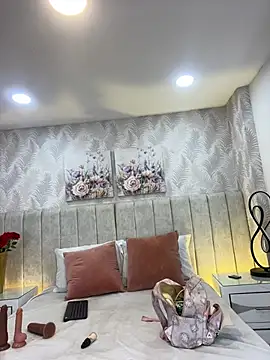 Brisa Silva online show from July 2026 12:00:01 PM