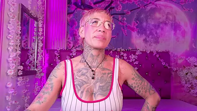 Snapshot of Everlyn_sexx chatting on February 2026 01:31:01 PM Everlyn sexx online show from February 2026 01:31:01 PM