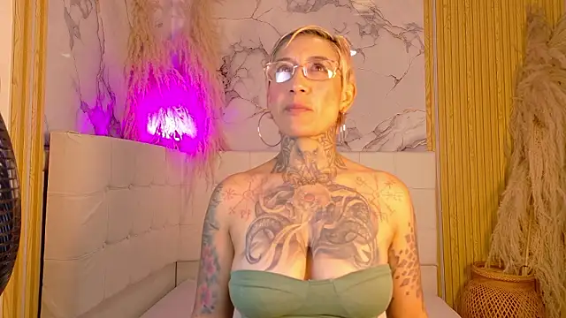 Snapshot of Everlyn_sexx chatting on March 2026 12:49:02 PM Everlyn sexx online show from March 2026 12:49:02 PM