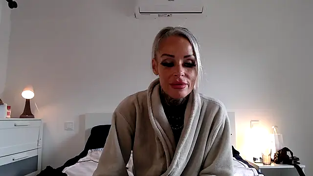 Snapshot of Sophie-Logan-Ink chatting on March 2026 10:10:01 AM Sophie-Logan-Ink online show from March 2026 10:10:01 AM