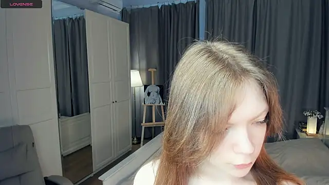Snapshot of LavenderMitten chatting on May 2026 05:48:01 AM LavenderMitten online show from May 2026 05:48:01 AM