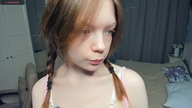Snapshot of LavenderMitten chatting on June 2026 05:33:02 AM LavenderMitten online show from June 2026 05:33:02 AM