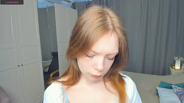Snapshot of LavenderMitten chatting on June 2026 06:00:02 AM LavenderMitten online show from June 2026 06:00:02 AM