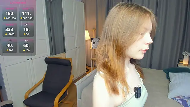 Snapshot of LavenderMitten chatting on June 2026 05:42:02 AM LavenderMitten online show from June 2026 05:42:02 AM
