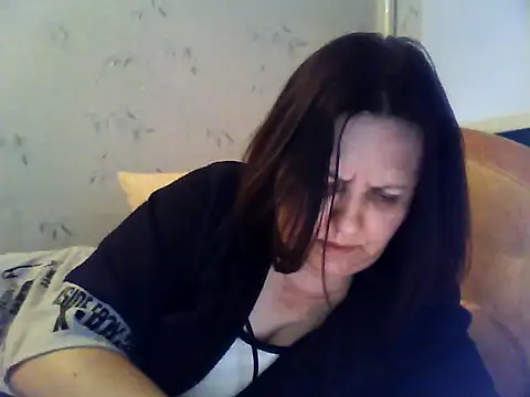 LockyCharm111 online show from April 2026 05:26:02 PM