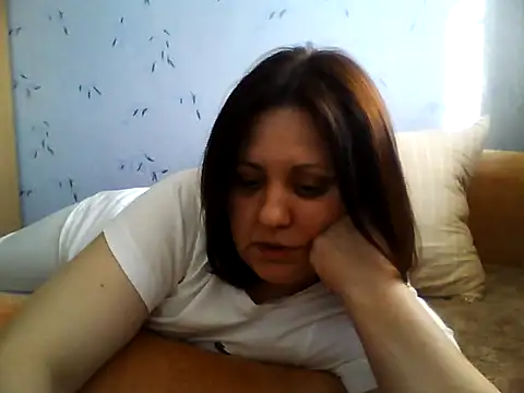 LockyCharm111 online show from April 2026 02:47:01 PM