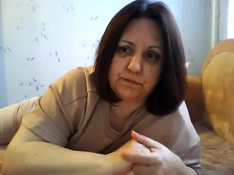 LockyCharm111 online show from May 2026 04:37:01 PM