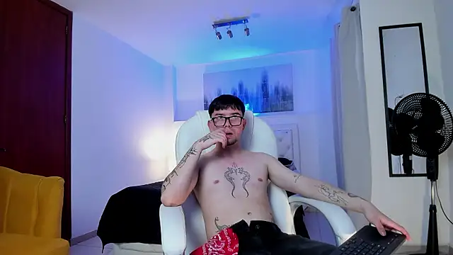 Snapshot of KaiStein chatting on February 2026 07:54:02 PM KaiStein online show from February 2026 07:54:02 PM