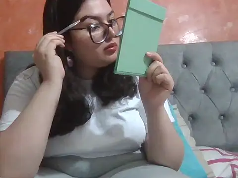 Snapshot of DearestKittyKat chatting on February 2026 04:57:01 PM DearestKittyKat online show from February 2026 04:57:01 PM