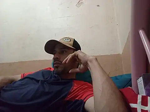 Snapshot of segnini21 chatting on July 2026 09:43:01 PM segnini21 online show from July 2026 09:43:01 PM
