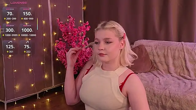 Snapshot of TobiteAnnie chatting on February 2026 04:28:02 PM TobiteAnnie online show from February 2026 04:28:02 PM