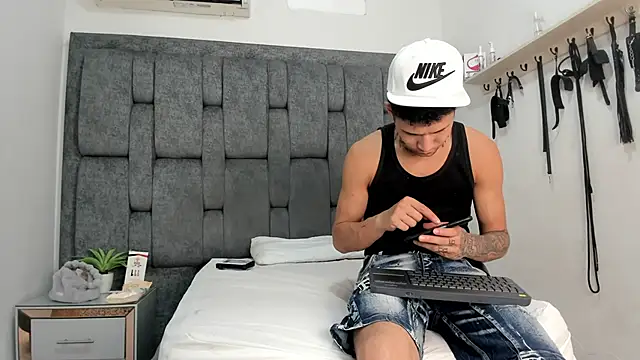 NaughtyVibes OS online show from May 2026 02:20:02 AM