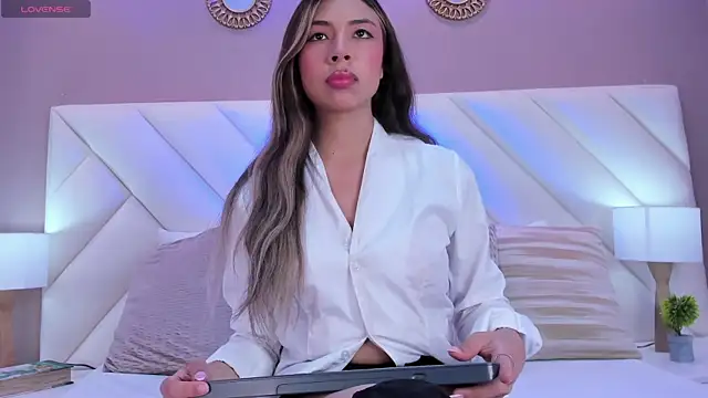 ValeryGomezz online show from April 2026 03:14:02 PM