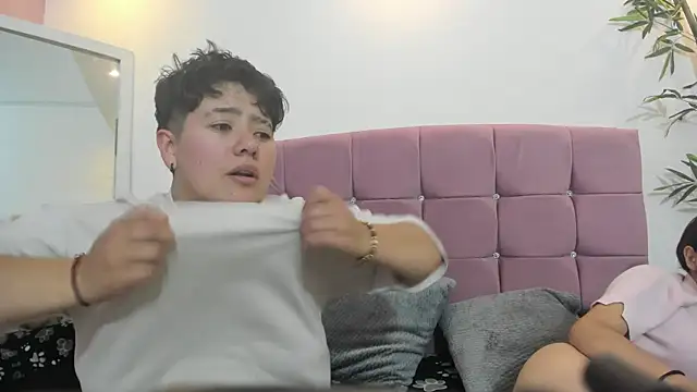 Gaia n Nix online show from June 2026 07:59:02 PM