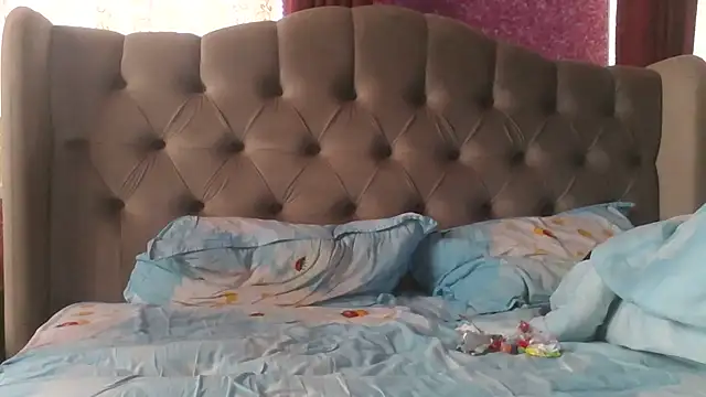 Snapshot of Shailadiess chatting on March 2026 09:17:01 AM Shailadiess online show from March 2026 09:17:01 AM