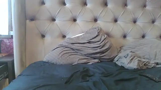 Snapshot of Shailadiess chatting on March 2026 08:20:02 AM Shailadiess online show from March 2026 08:20:02 AM