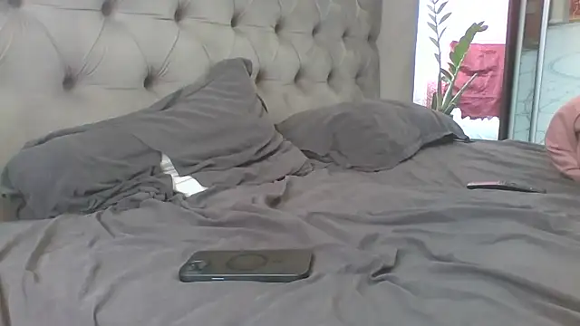 Snapshot of Shailadiess chatting on April 2026 06:11:01 AM Shailadiess online show from April 2026 06:11:01 AM