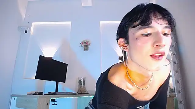 jullian ricci online show from May 2026 10:19:01 PM