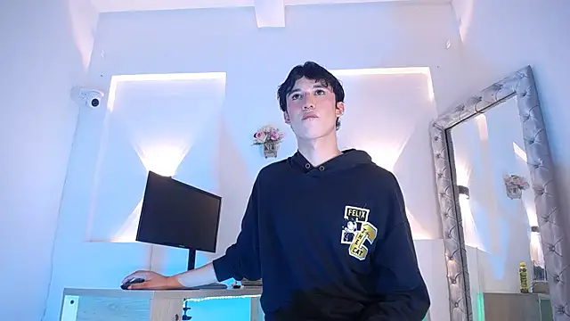 jullian ricci online show from May 2026 07:55:02 PM