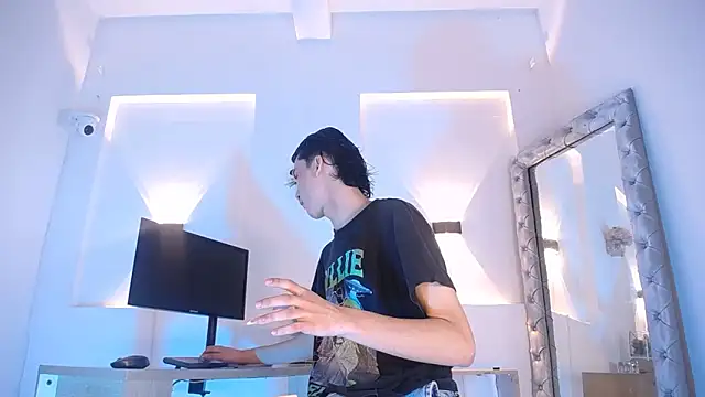 jullian ricci online show from June 2026 08:33:01 PM